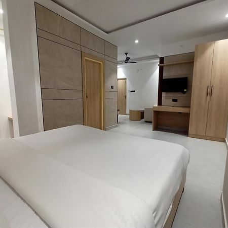 Hotel Global Inn -1 Km From Railway Station - Lift Food And Free Parking Lucknow Dış mekan fotoğraf