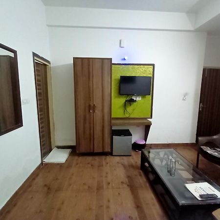 Hotel Global Inn -1 Km From Railway Station - Lift Food And Free Parking Lucknow Dış mekan fotoğraf