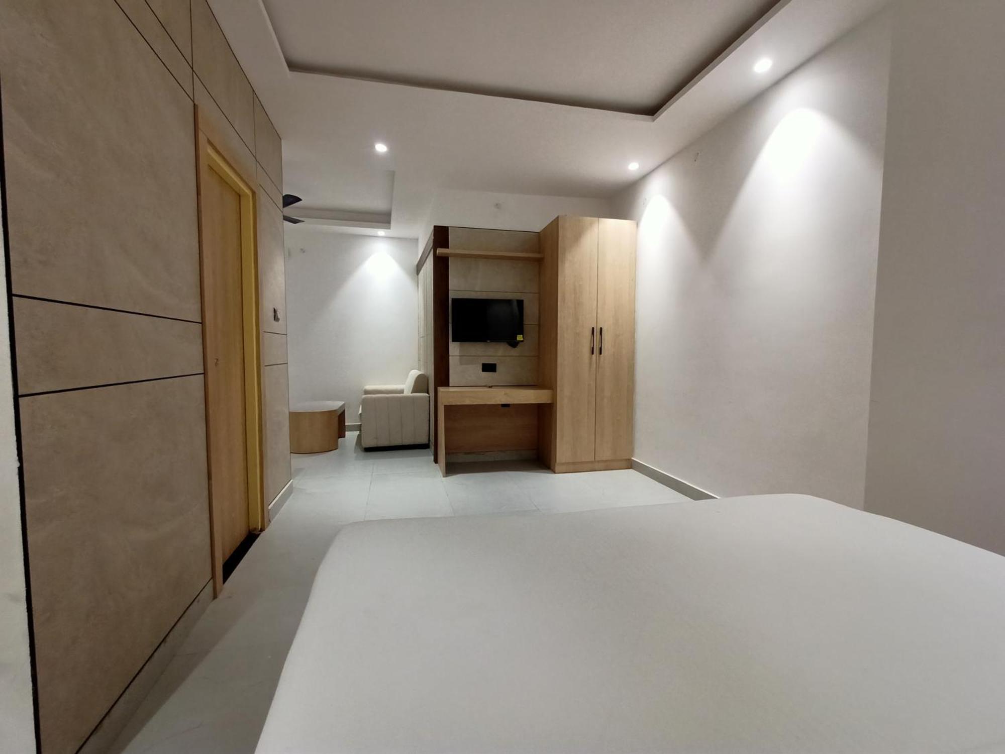Hotel Global Inn -1 Km From Railway Station - Lift Food And Free Parking Lucknow Dış mekan fotoğraf