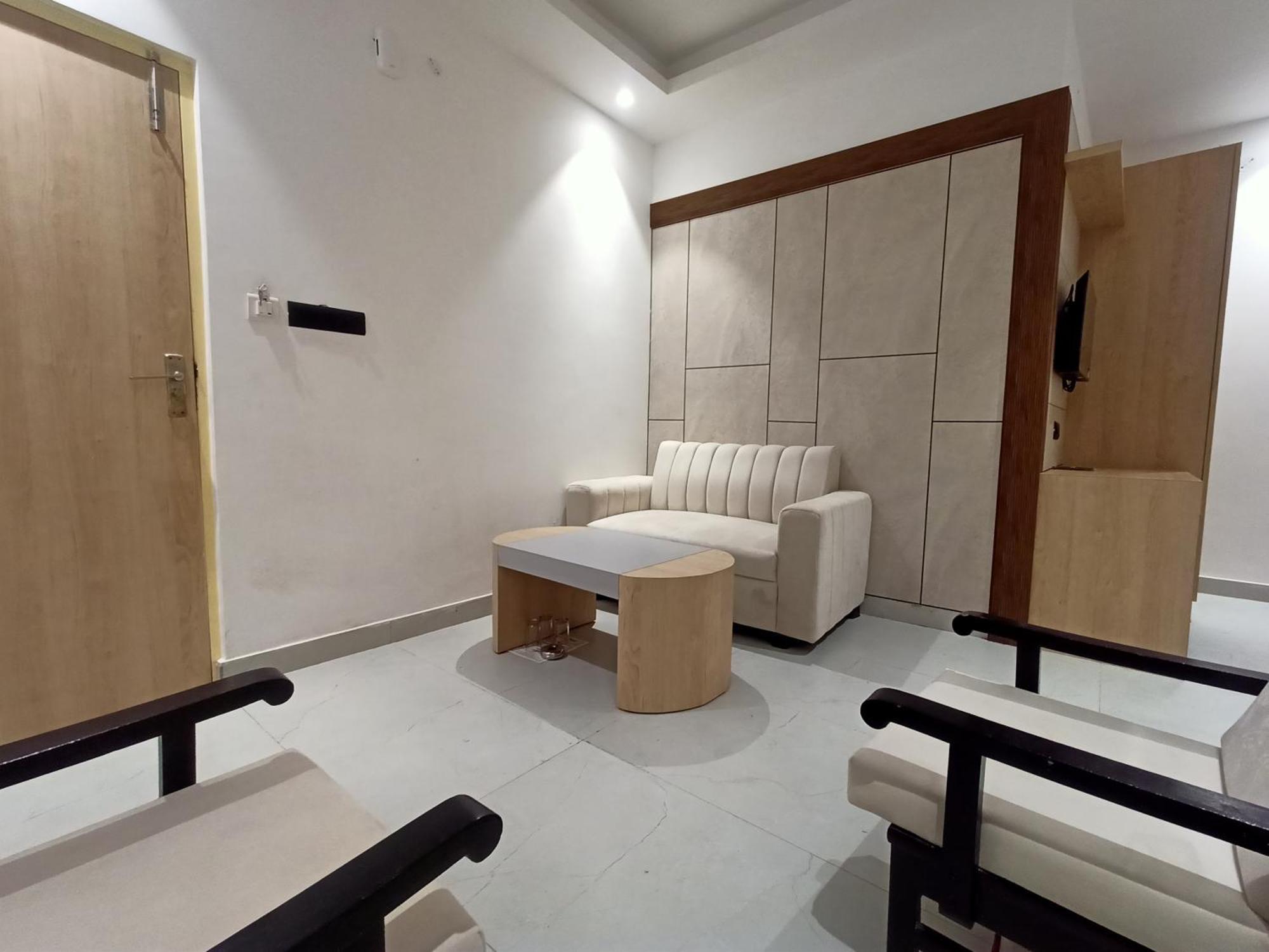 Hotel Global Inn -1 Km From Railway Station - Lift Food And Free Parking Lucknow Dış mekan fotoğraf