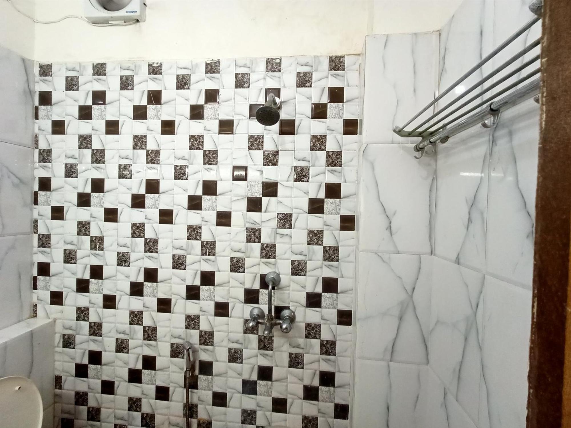 Hotel Global Inn -1 Km From Railway Station - Lift Food And Free Parking Lucknow Dış mekan fotoğraf