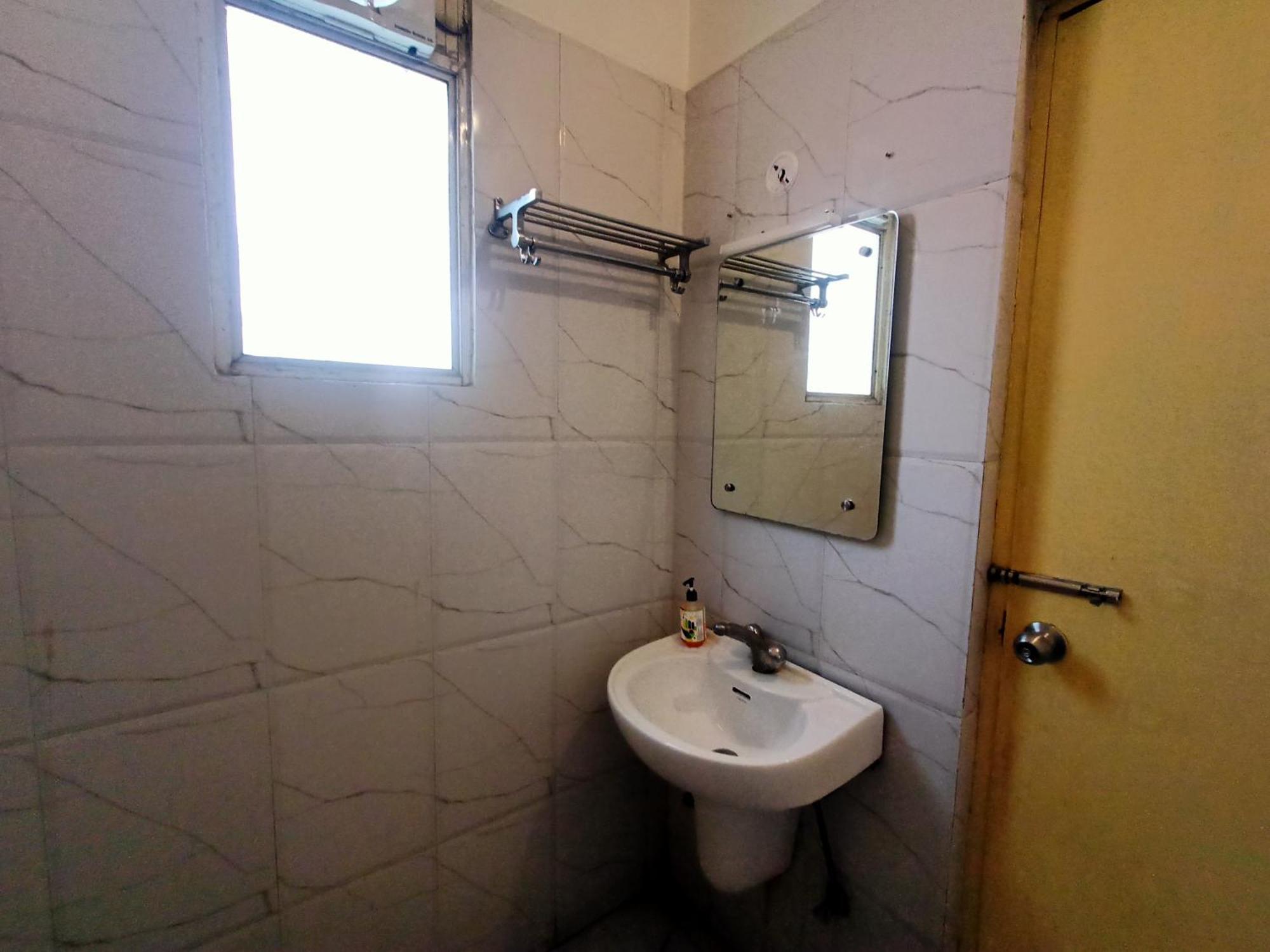 Hotel Global Inn -1 Km From Railway Station - Lift Food And Free Parking Lucknow Dış mekan fotoğraf