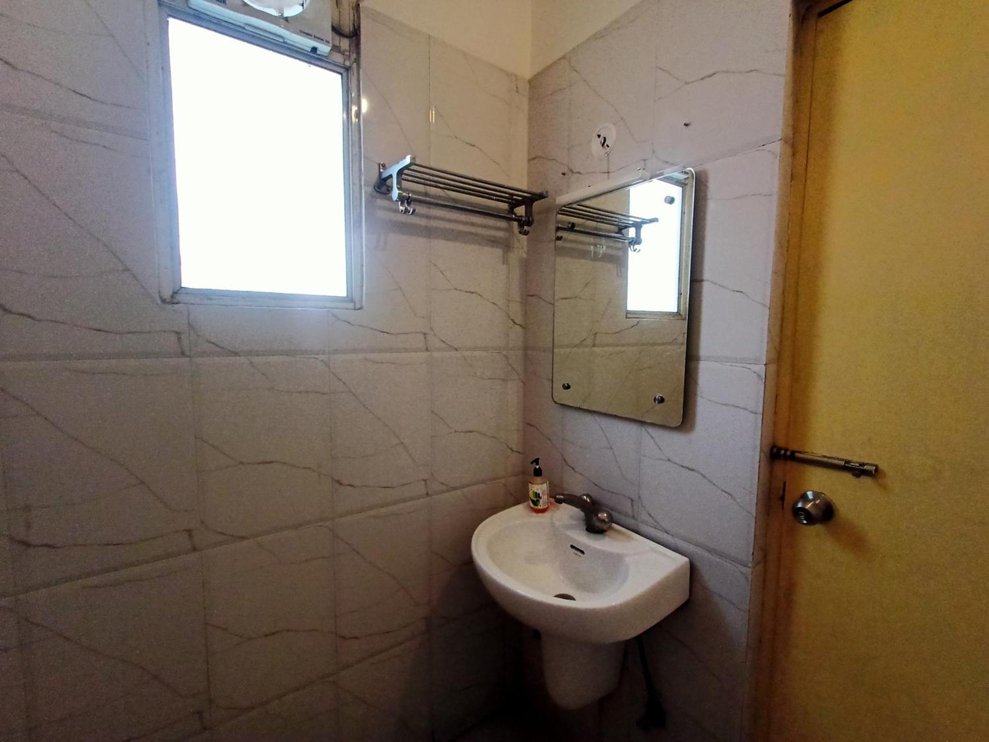 Hotel Global Inn -1 Km From Railway Station - Lift Food And Free Parking Lucknow Dış mekan fotoğraf