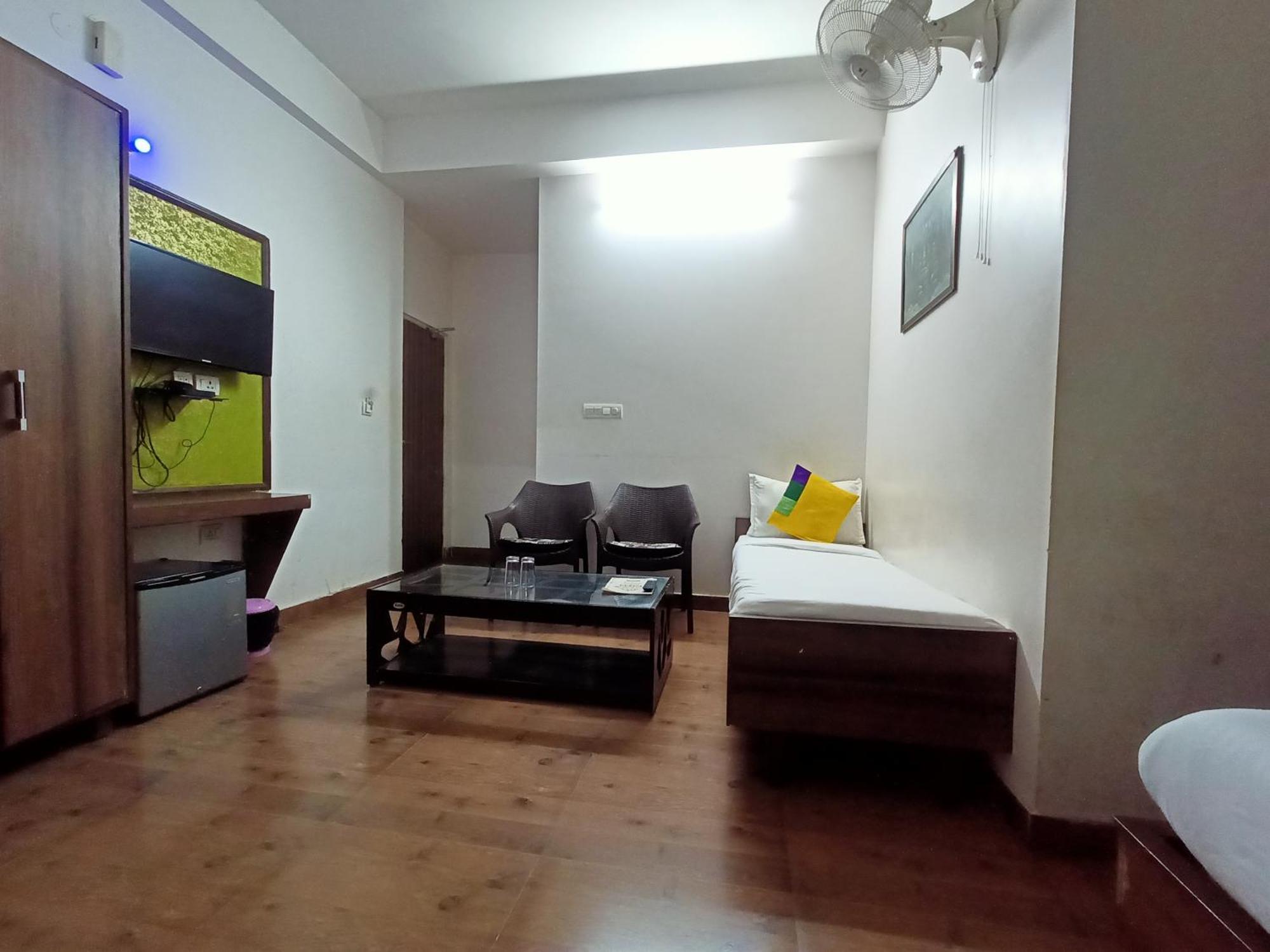 Hotel Global Inn -1 Km From Railway Station - Lift Food And Free Parking Lucknow Dış mekan fotoğraf