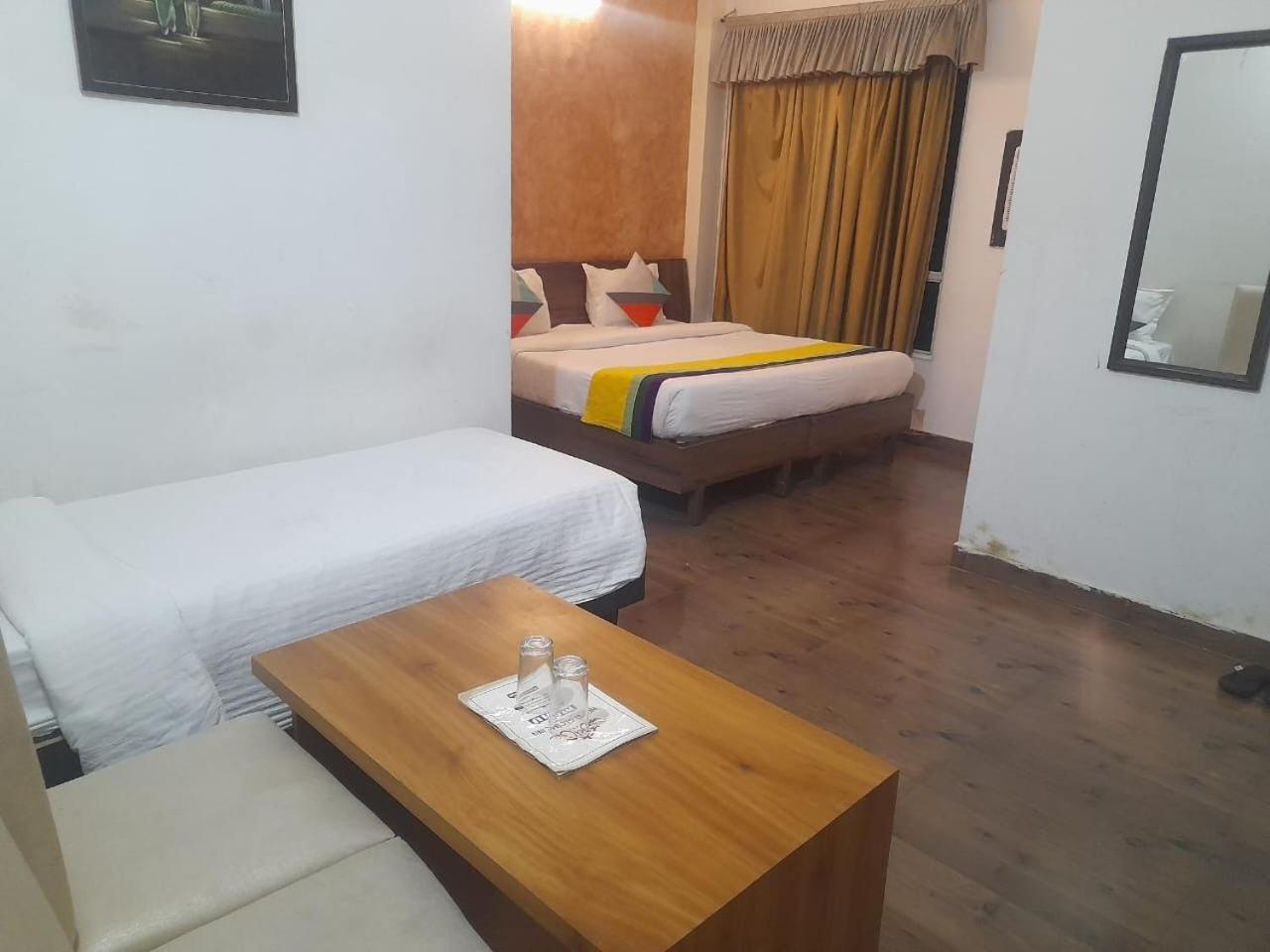 Hotel Global Inn -1 Km From Railway Station - Lift Food And Free Parking Lucknow Oda fotoğraf