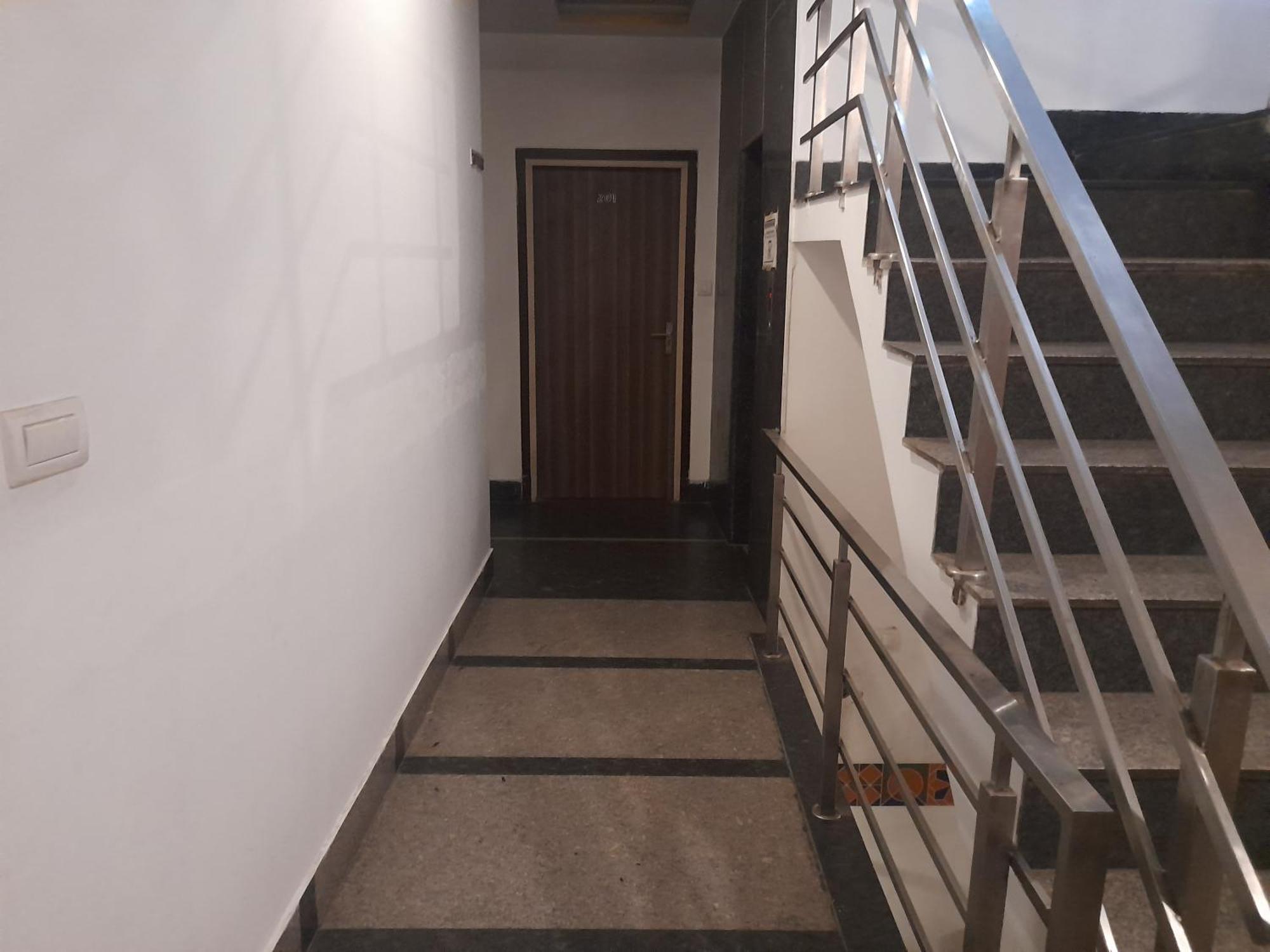 Hotel Global Inn -1 Km From Railway Station - Lift Food And Free Parking Lucknow Dış mekan fotoğraf