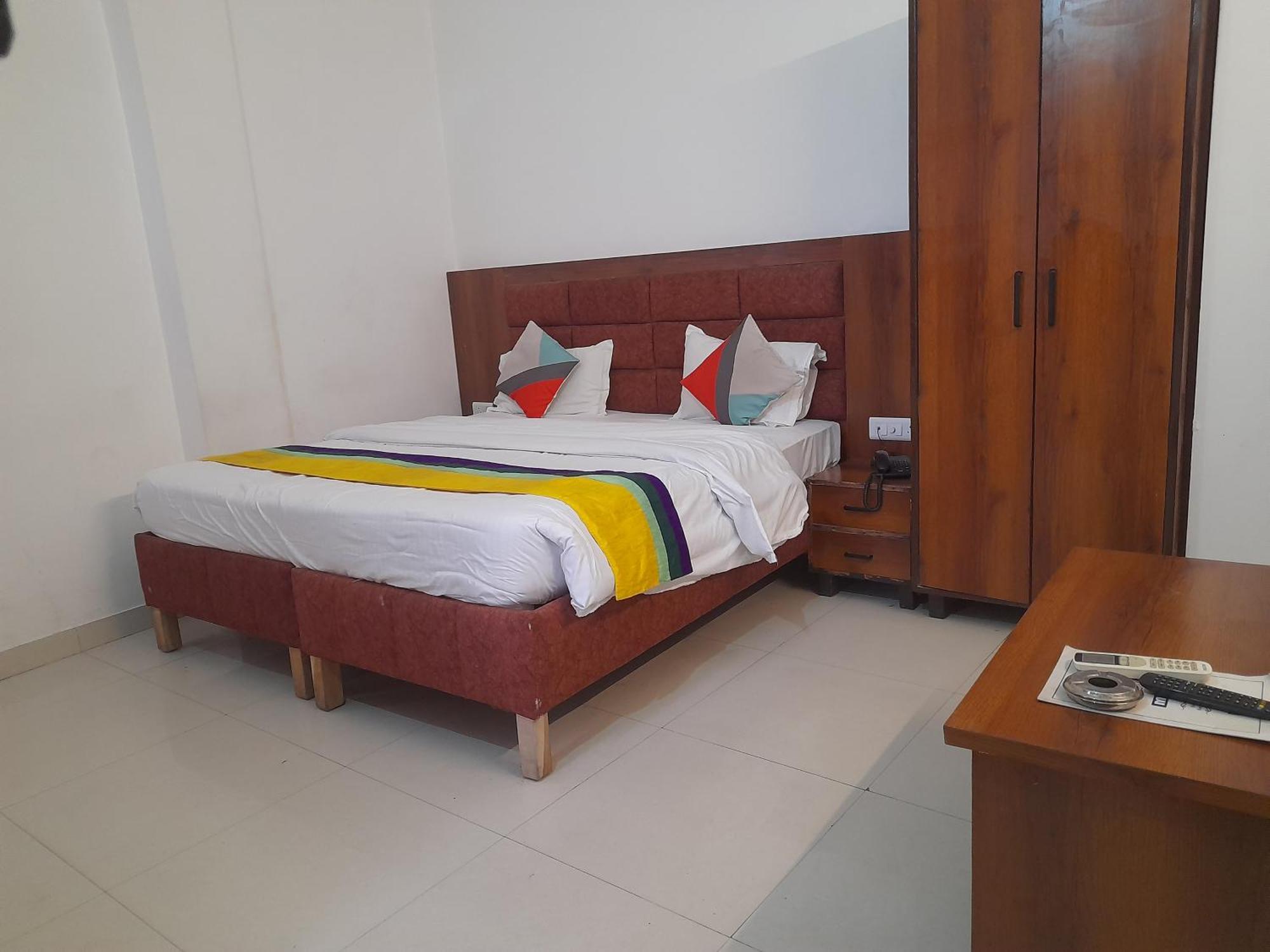 Hotel Global Inn -1 Km From Railway Station - Lift Food And Free Parking Lucknow Dış mekan fotoğraf