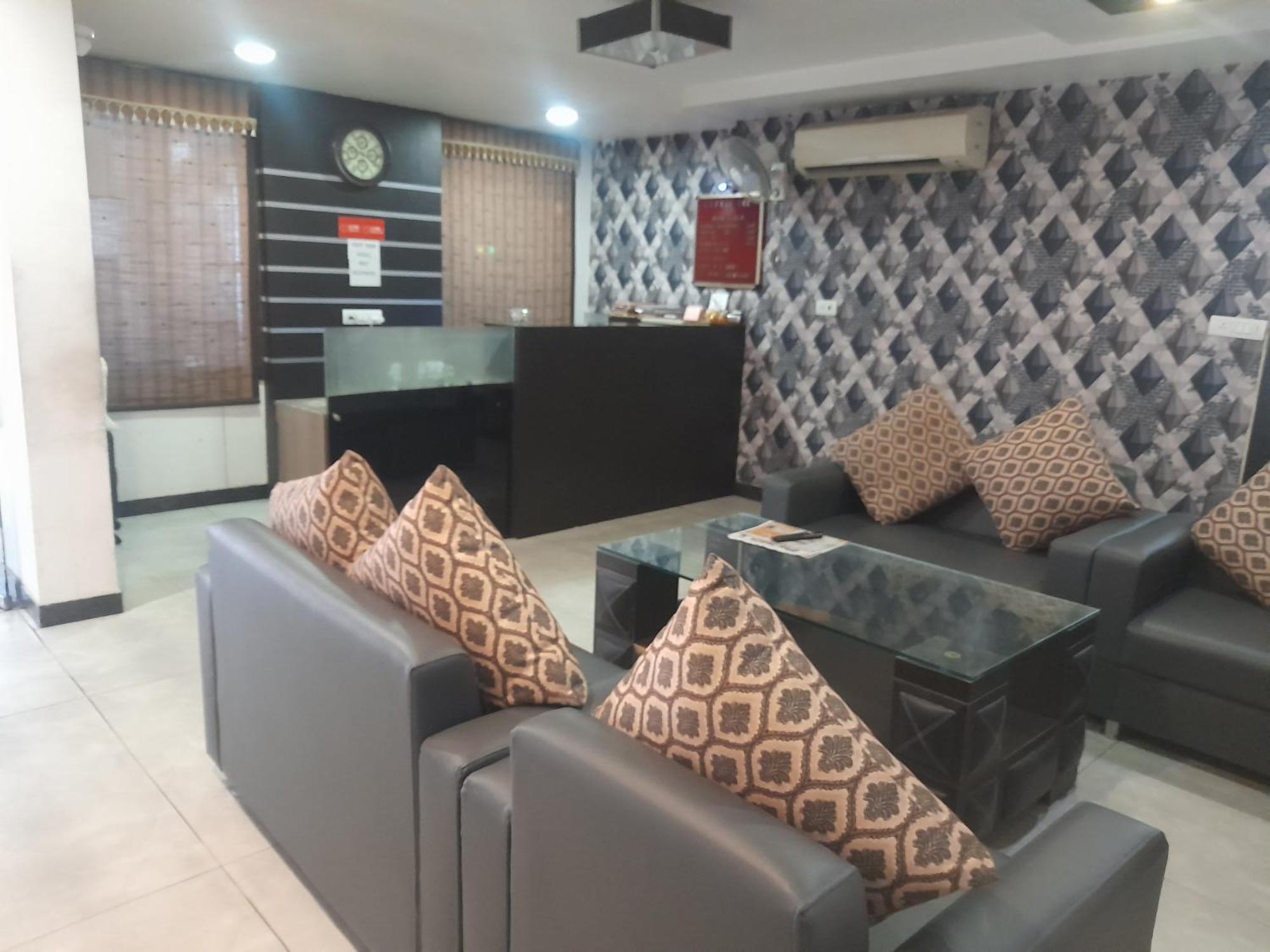 Hotel Global Inn -1 Km From Railway Station - Lift Food And Free Parking Lucknow Dış mekan fotoğraf