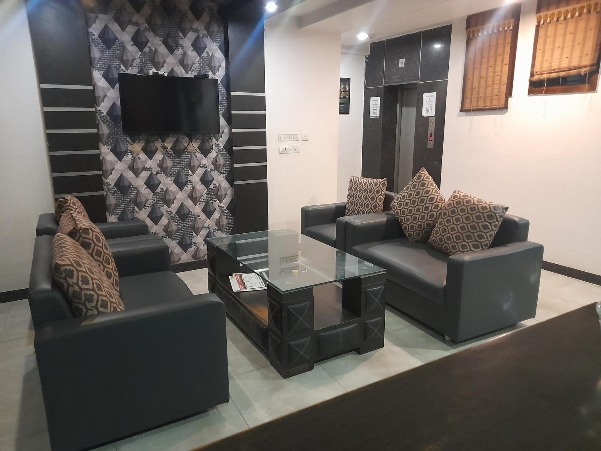 Hotel Global Inn -1 Km From Railway Station - Lift Food And Free Parking Lucknow Dış mekan fotoğraf