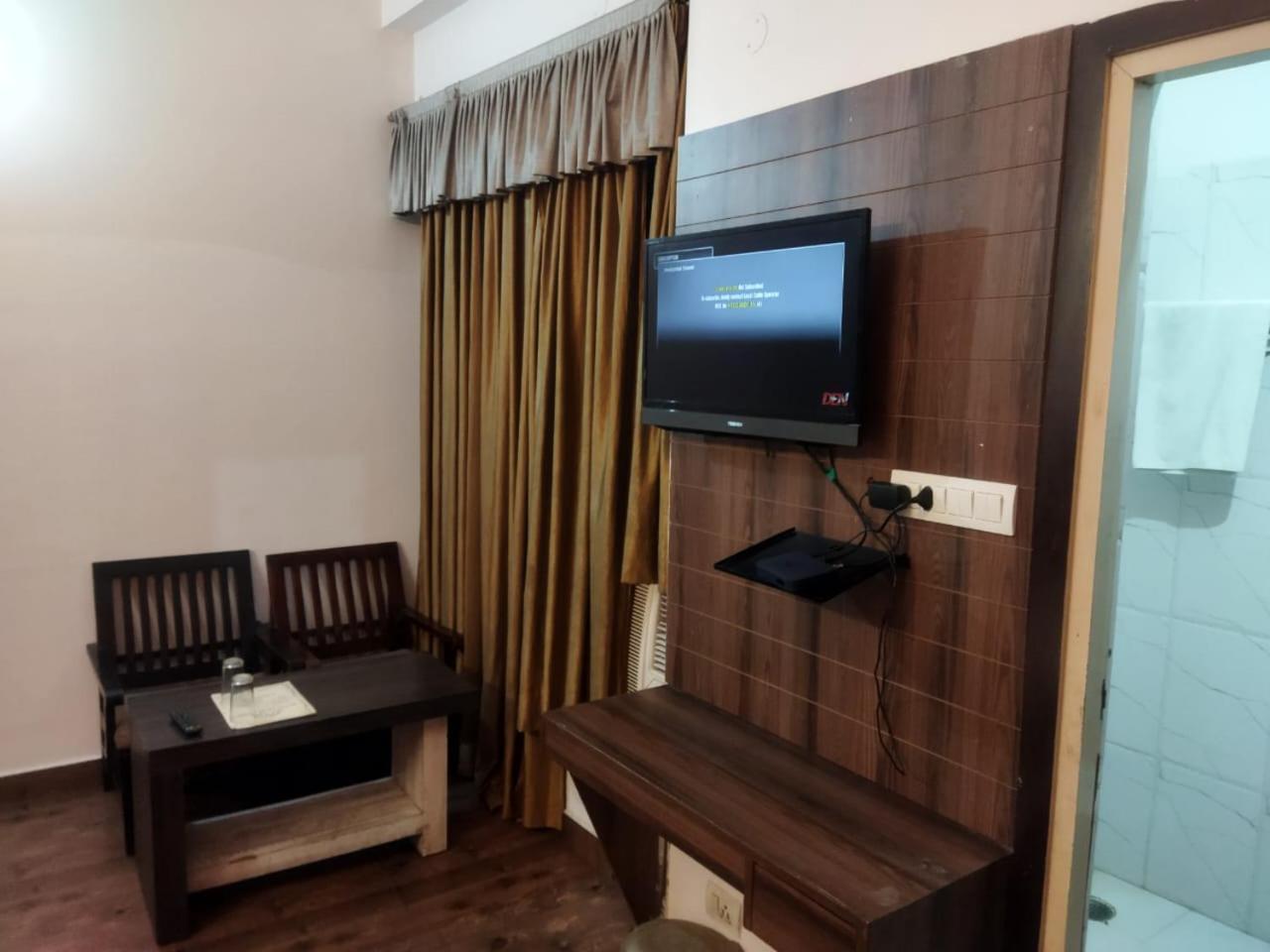 Hotel Global Inn -1 Km From Railway Station - Lift Food And Free Parking Lucknow Dış mekan fotoğraf