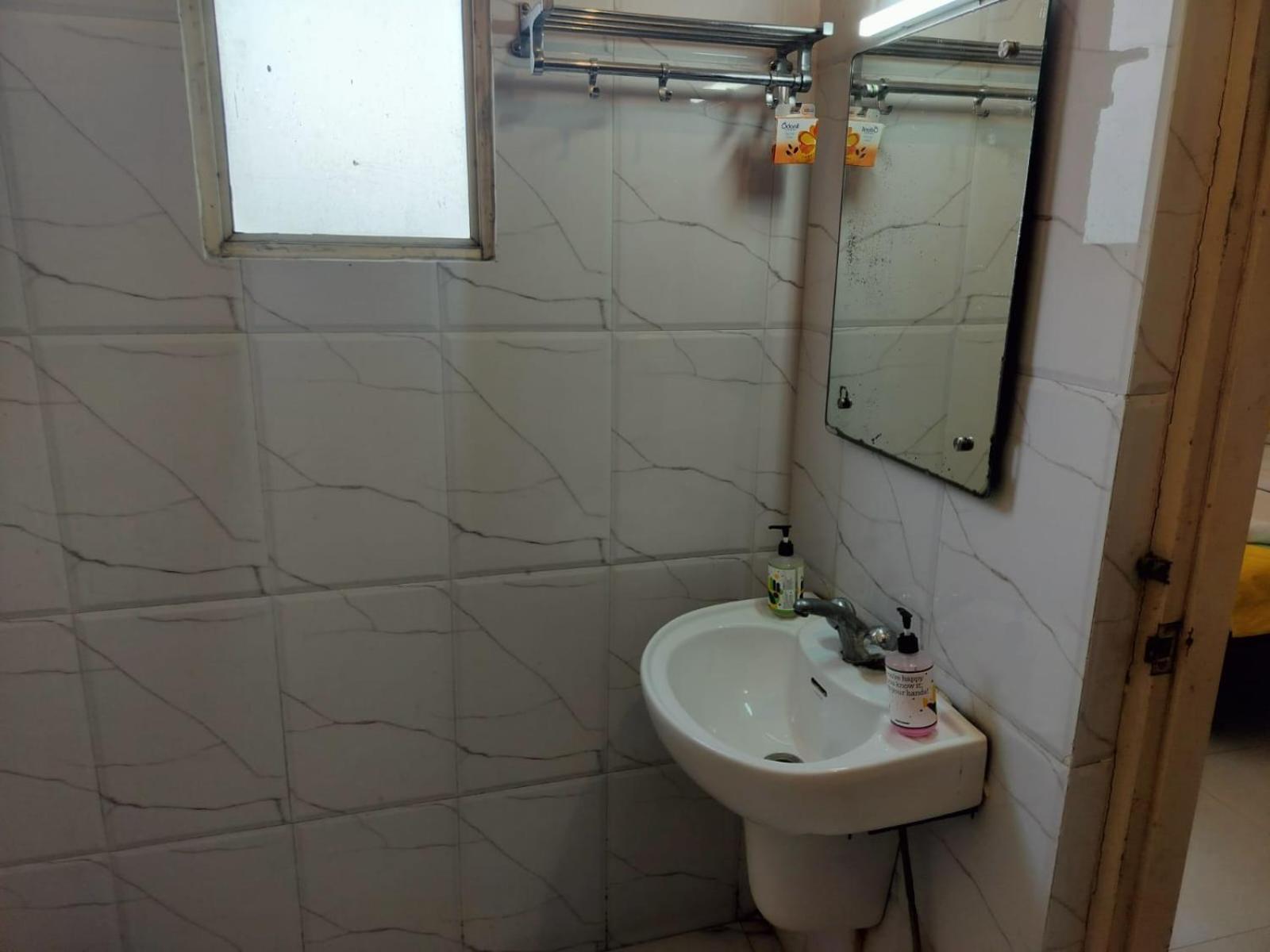 Hotel Global Inn -1 Km From Railway Station - Lift Food And Free Parking Lucknow Oda fotoğraf