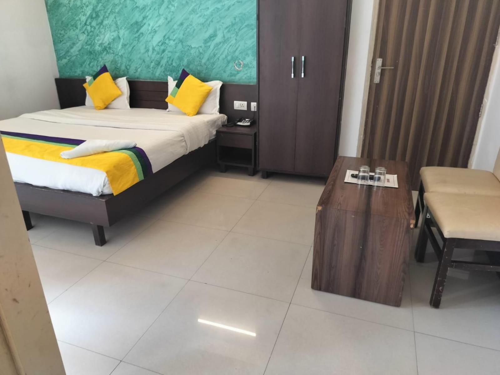 Hotel Global Inn -1 Km From Railway Station - Lift Food And Free Parking Lucknow Oda fotoğraf