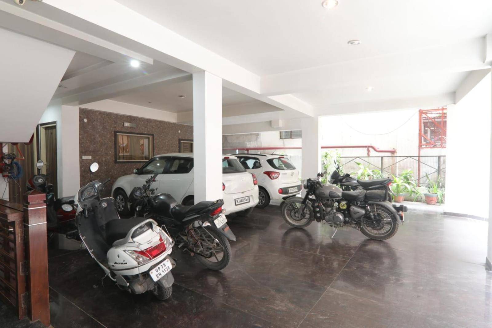 Hotel Global Inn -1 Km From Railway Station - Lift Food And Free Parking Lucknow Dış mekan fotoğraf