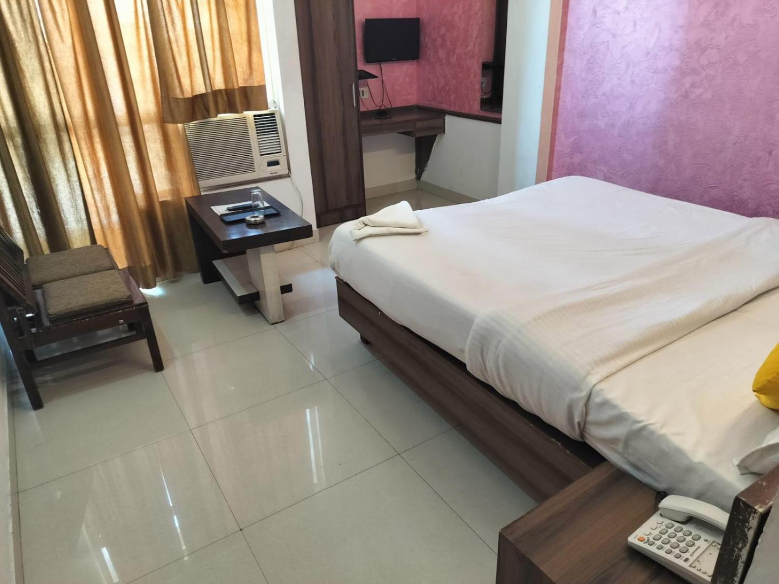 Hotel Global Inn -1 Km From Railway Station - Lift Food And Free Parking Lucknow Oda fotoğraf