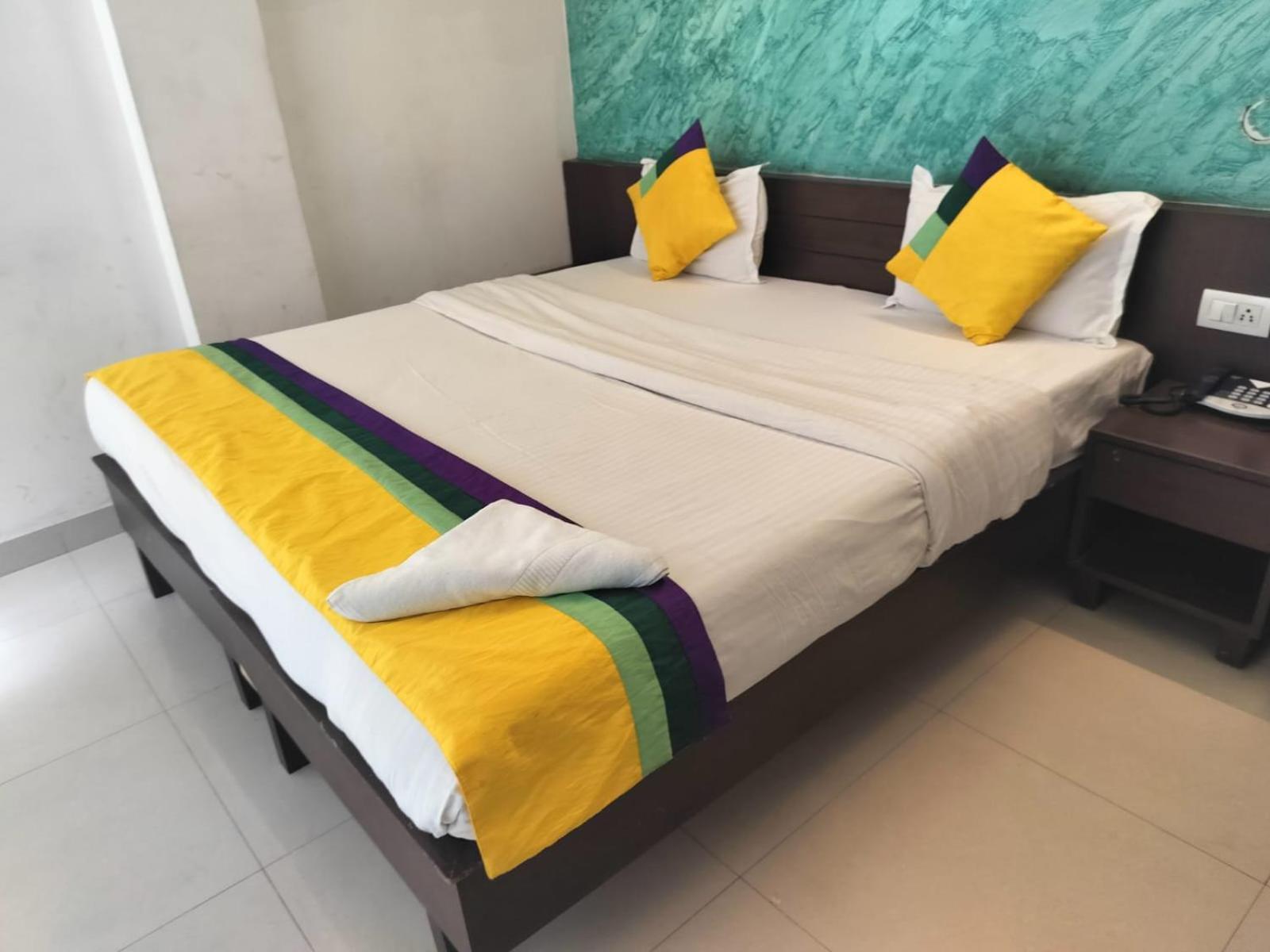 Hotel Global Inn -1 Km From Railway Station - Lift Food And Free Parking Lucknow Oda fotoğraf